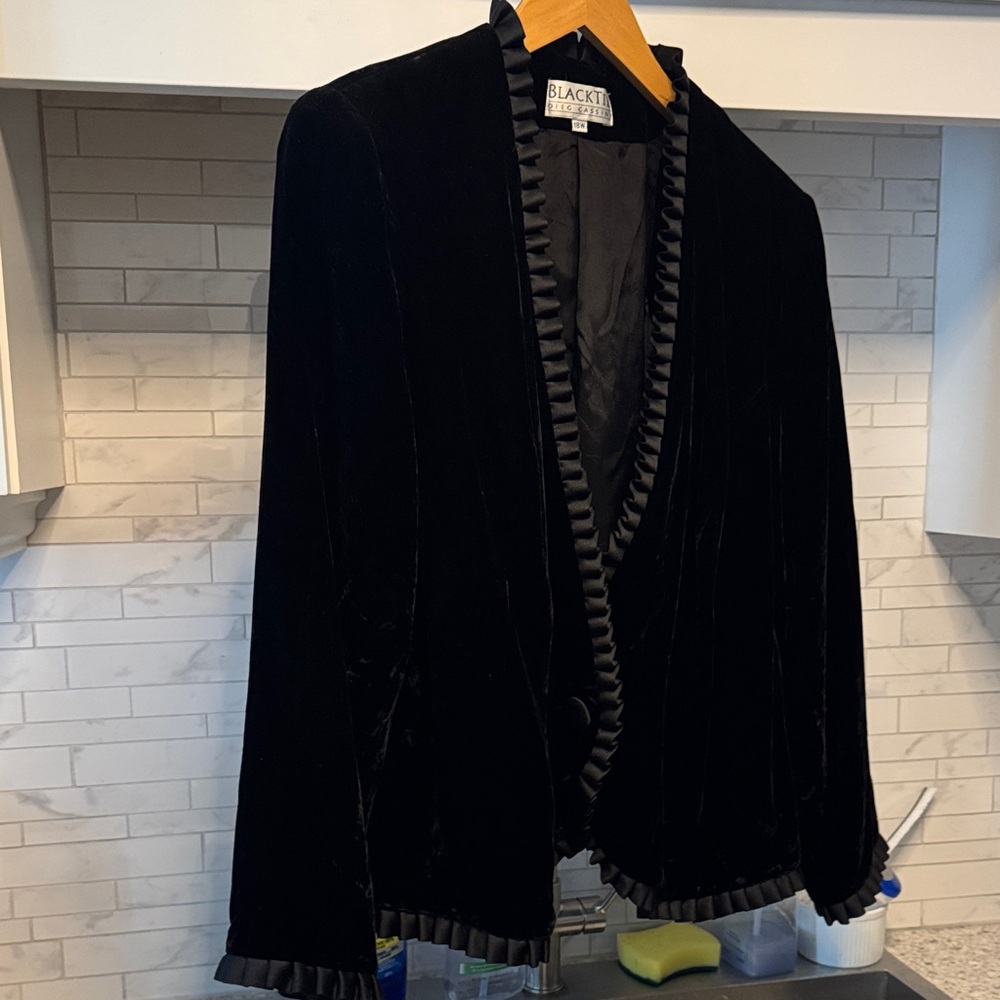 Black Velvet Blazer with Pleated Trim boutique item I purchased.